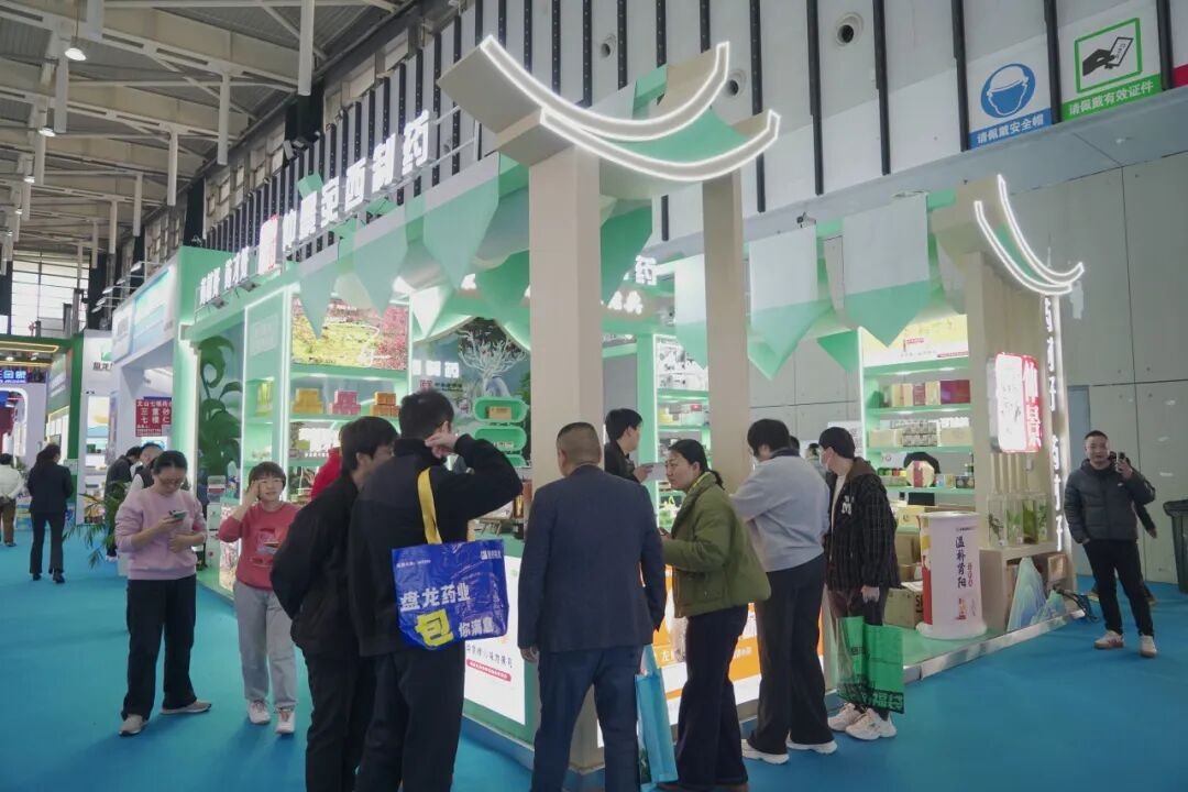 开山咯，采药咯！“药材好 药才好”仲景宛西制药山茱萸药材基地迎来采收好时节!