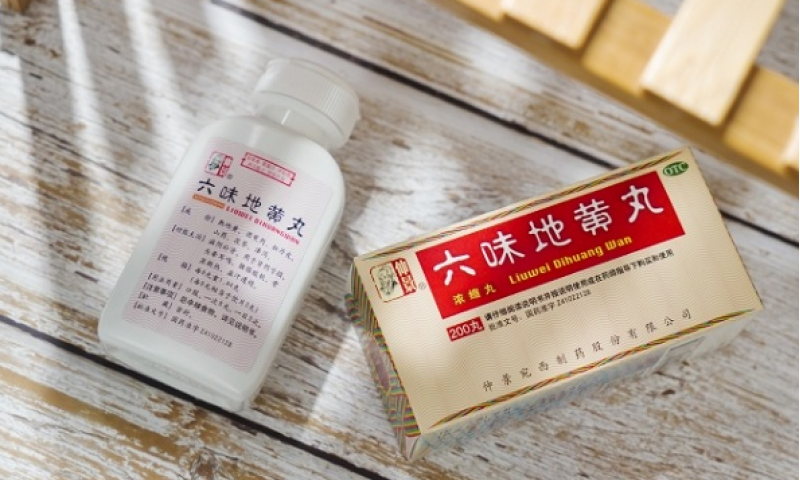 体倦乏力、腰膝酸软属肾阴虚，用六味地黄丸经典名方调理