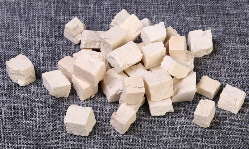 幸有草药拈手旁，安居南山沐月光