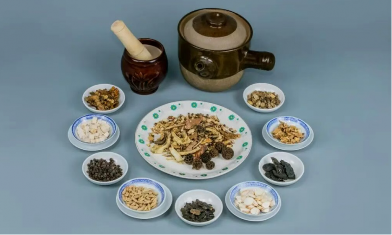脾虚越重，湿越盛，张仲景只用了两味药，脾土健了，湿就去了
