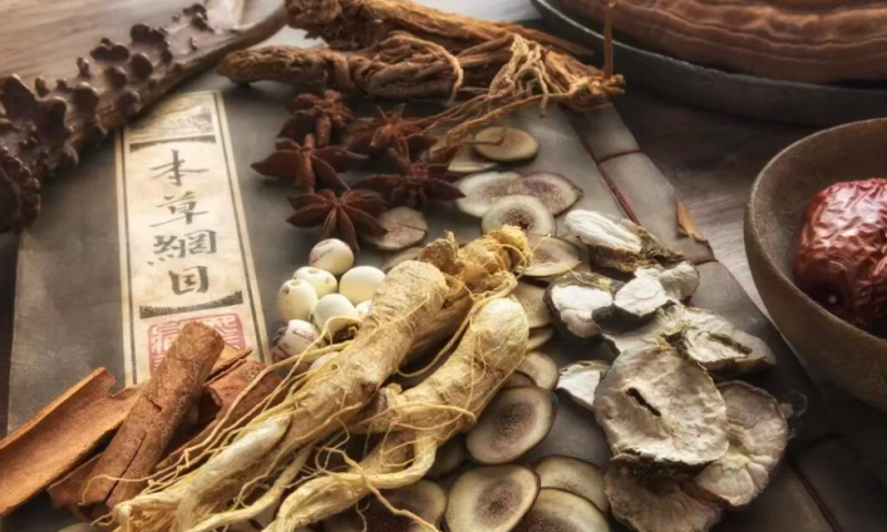 口干分两种！阴虚的人口干舌燥，湿热的人口黏口苦，补水完全不同