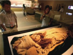 千年干尸面容娇美展览将持续至11月30日