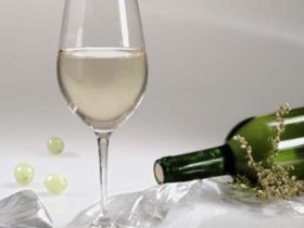 色拉与白葡萄酒的完美搭配