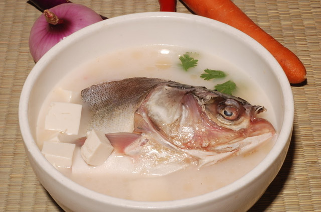 鱼头炖豆腐,美味互补营养更好