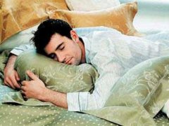 俯卧不良睡姿影响男人性功能