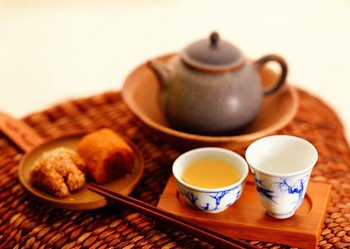 茶叶水加蜂蜜喝好不好?