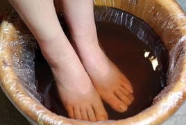 食醋泡脚有五大好处