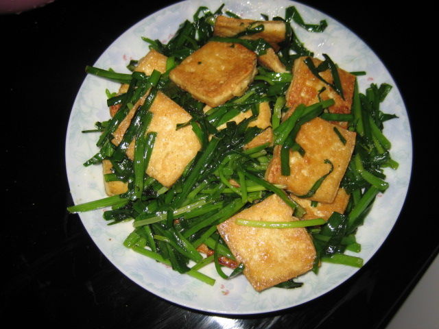 痛经试试韭菜炒豆腐