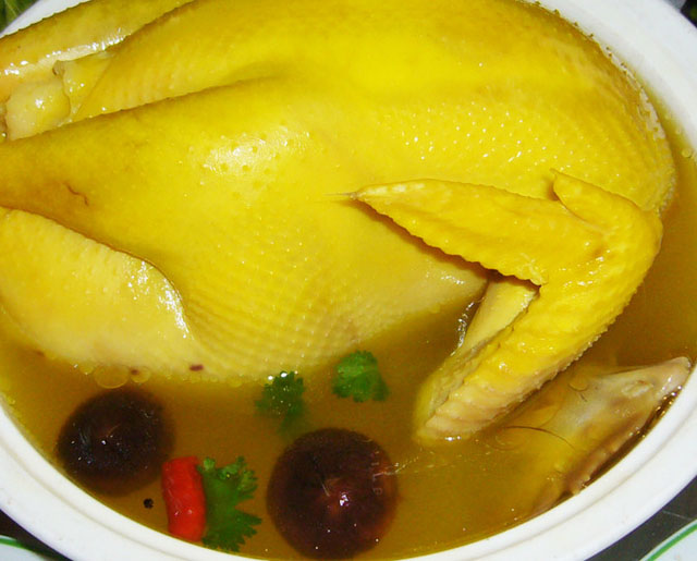 鸡肉富含维A配大枣可护心