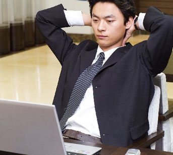 白领腰疼怎么办 这四种坐姿最伤腰