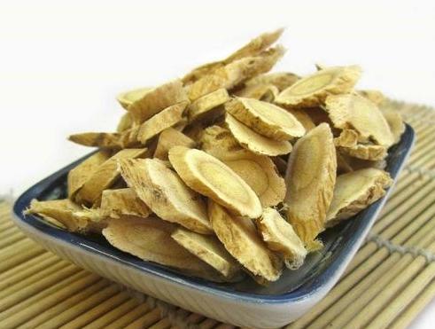 冬春交际可喝黄芪防风茶防感冒 