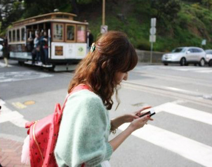 玩手机的危害 经常玩手机会提前变老